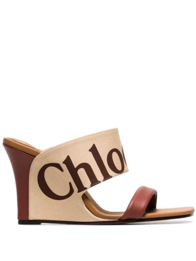 Chloé Verena Logo 印花帆布皮革坡跟凉鞋 In Beige