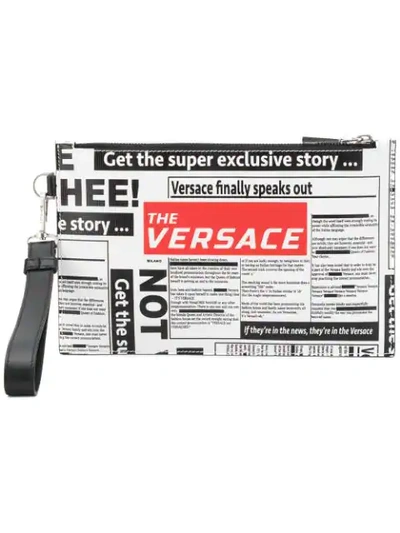Versace 报纸印图saffiano皮革手拿包 In Multicolour