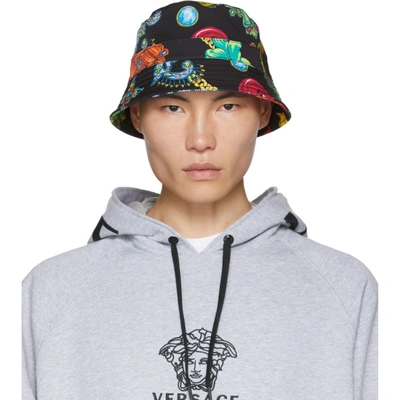 Versace Jeté Jewelry Print Nylon Bucket Hat In I777 Multicolor