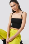 ANNA NOOSHIN X NA-KD CROPPED CIRCLE DETAIL SINGLET - BLACK