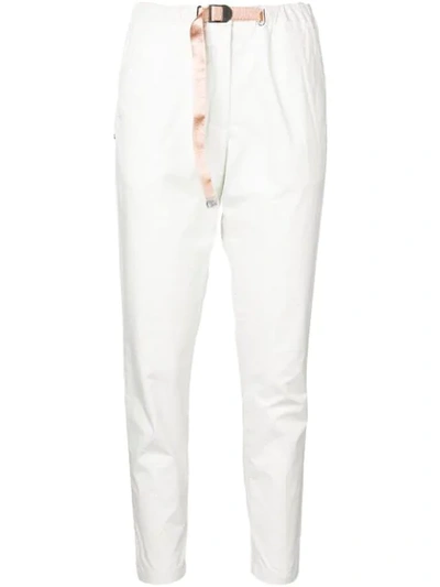 White Sand Cropped Belted Trousers - 白色 In 52 White