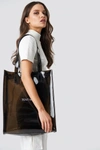 ASTRID OLSEN X NA-KD TEXT HERE SHOPPER - BLACK