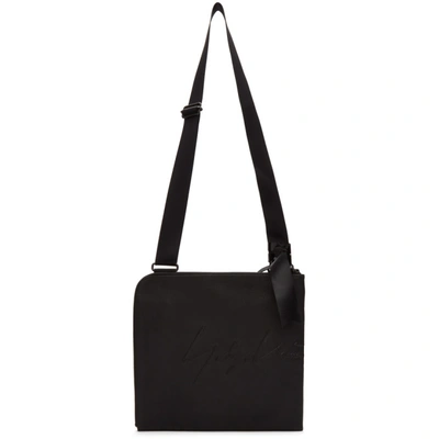 Yohji Yamamoto Embossed Logo Messenger Bag - 黑色 In Black