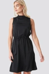 NA-KD DRAWSTRING WAIST HIGH NECK DRESS - BLACK