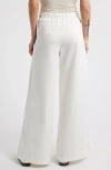 1822 Denim Pleated High Waist Super Wide Leg Jeans In White