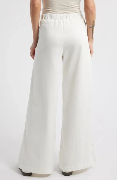 1822 Denim Pleated High Waist Super Wide Leg Jeans In White