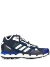 ADIDAS X WHITE MOUNTAINEERING ADIDAS BY WHITE MOUNTAINEERING PANELLED SNEAKERS - 蓝色