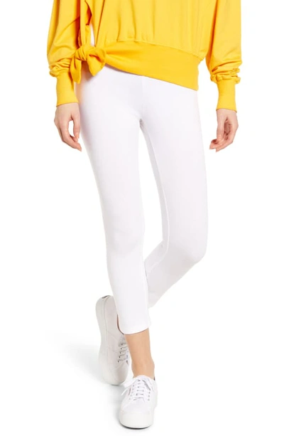 Hue Ultra Wide Waistband Capri Leggings In White