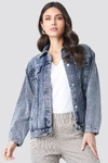 NA-KD LONG OVERSIZED DENIM JACKET - BLUE