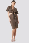 NA-KD OVERLAP LINEN LOOK SKIRT - BROWN