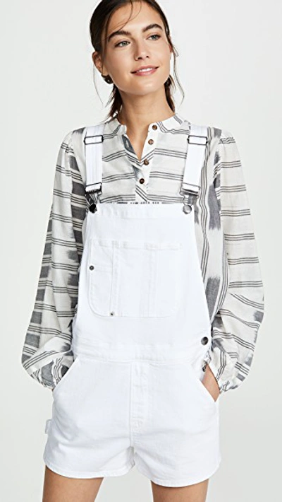 Frame Le Garcon Dungaree Shorts In Blanc