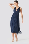 NA-KD V-NECK TULLE MIDI DRESS - BLUE