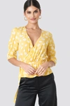 MILENA KARL X NA-KD PUFF ARM SHIRT - YELLOW