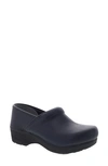 Dansko Narrow Pro Cabrio Womens Leather Round Toe Clogs In Navy Waterproof Leather