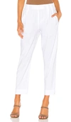 VINCE VINCE TAPERED PULL ON PANT IN WHITE.,VINCE-WP194