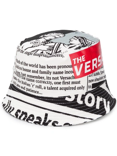 Versace Tabloid Print Bucket Hat - 白色 In White