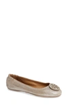 Tory Burch Minnie Travel Ballet Flats With Logo In Metallic Perfect Sand