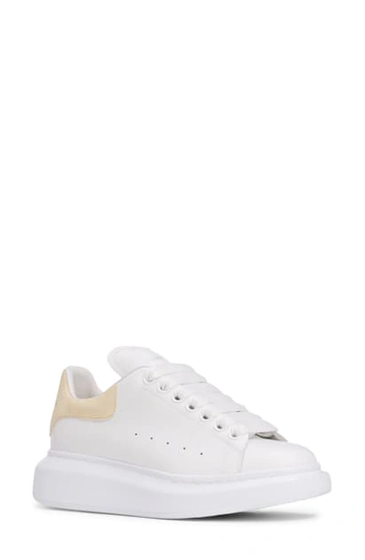 Alexander Mcqueen Sneaker In White/ Honey Suckle