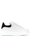 Alexander Mcqueen Sneakers Im Oversized-look - Weiss In White