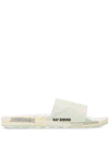 ADIDAS ORIGINALS ADIDAS BY RAF SIMONS TEXTURED DETAIL SLIDES - 大地色