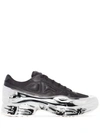 ADIDAS ORIGINALS ADIDAS BLACK AND SILVER RS OZWEEGO SNEAKERS - 黑色
