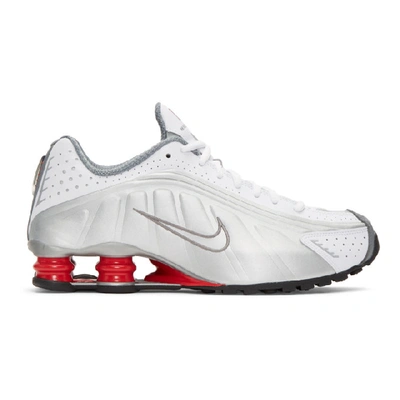 Nike Shox R4 Trainers In Silver