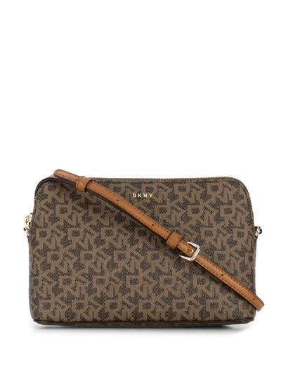 Bolso Cruzado DKNY Bryant Dome Para Mujer, Piel Sutton Texturizada, Correa De Cadena Ajustable, Tamaño M