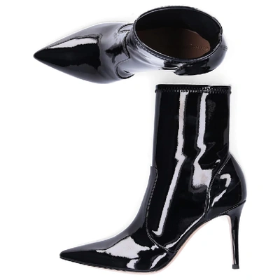 Gianvito Rossi Pointed Toe Ankle Boots In Black