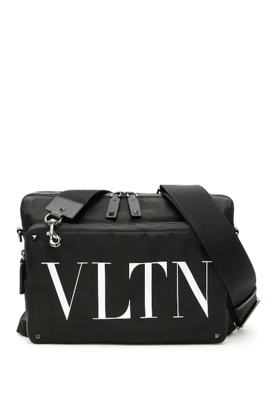 Valentino Garavani Vltn Messenger Bag In Nero Bianco (black)