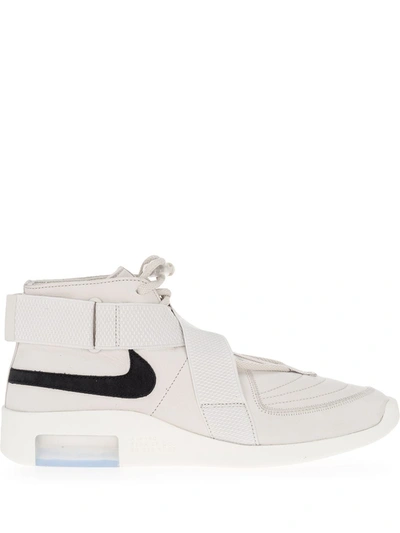Nike 交叉带运动鞋 - 白色 In White