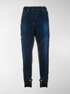 SACAI BELTED CROPPED JEANS,180395013118543