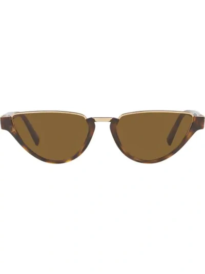 Versace Eyewear 猫眼框太阳眼镜 - 棕色 In Brown