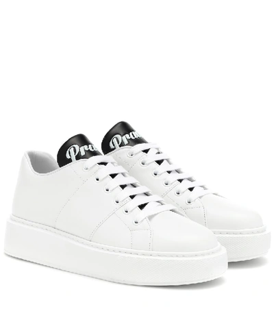 Prada Tonal Logo Sneakers - 白色 In White