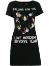 LOVE MOSCHINO LOVE MOSCHINO SKYDIVING PRINT T-SHIRT DRESS - SCHWARZ