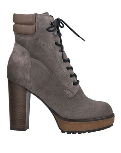 Manas Ankle Boot In Dove Grey