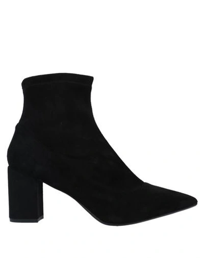 Anna F Ankle Boot In Black