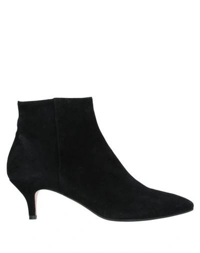 Cheville Ankle Boot In Black