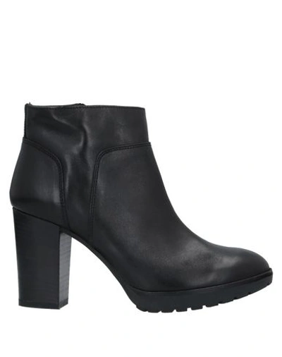 Anderson Ankle Boot In Black