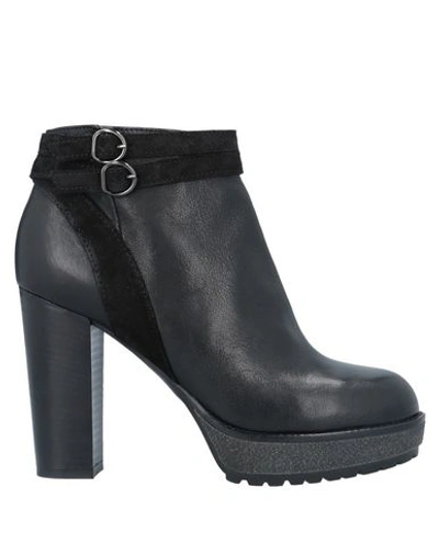 Manas Ankle Boot In Black