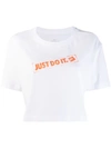 NIKE NIKE CROPPED SLOGAN STAMP T-SHIRT - WHITE