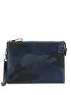 VALENTINO GARAVANI VALENTINO VALENTINO GARAVANI CAMOUFLAGE ZIPPED CLUTCH - 蓝色