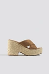 NA-KD RAFFIA BLOCK HEEL SANDALS - BROWN