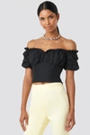 ANNA NOOSHIN X NA-KD OFF SHOULDER RUFFLE CUP CROPPED BLOUSE - BLACK