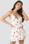 ADORABLE CARO X NA-KD FLOWY PLAYSUIT - WHITE