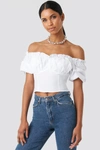 ANNA NOOSHIN X NA-KD OFF SHOULDER RUFFLE CUP CROPPED BLOUSE - WHITE