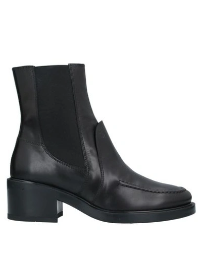 Tod's Ankle Boots In Black