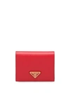 Prada Kleines Portemonnaie Mit Logo-schild In F0yqy Fiery Red/black Lips Motif