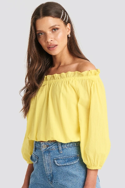 Julia Wieniawa X Na-kd Off Shoulder Puffy Sleeve Cropped Top - Yellow In Bright Yellow