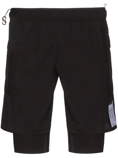 Satisfy Justice&trade; Trail Long Distance 10" Shorts In Schwarz