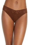 HANKY PANKY SIGNATURE LACE LOW RISE THONG,4911